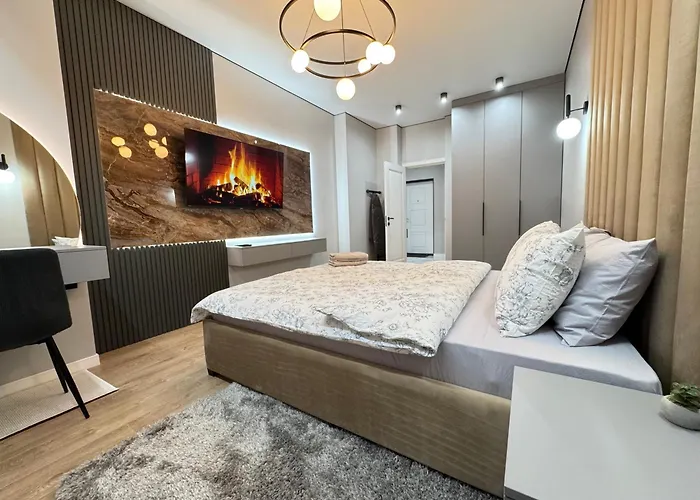 Two Bedroom Apartment In The Center, With Parking, Address Avram Iancu 32