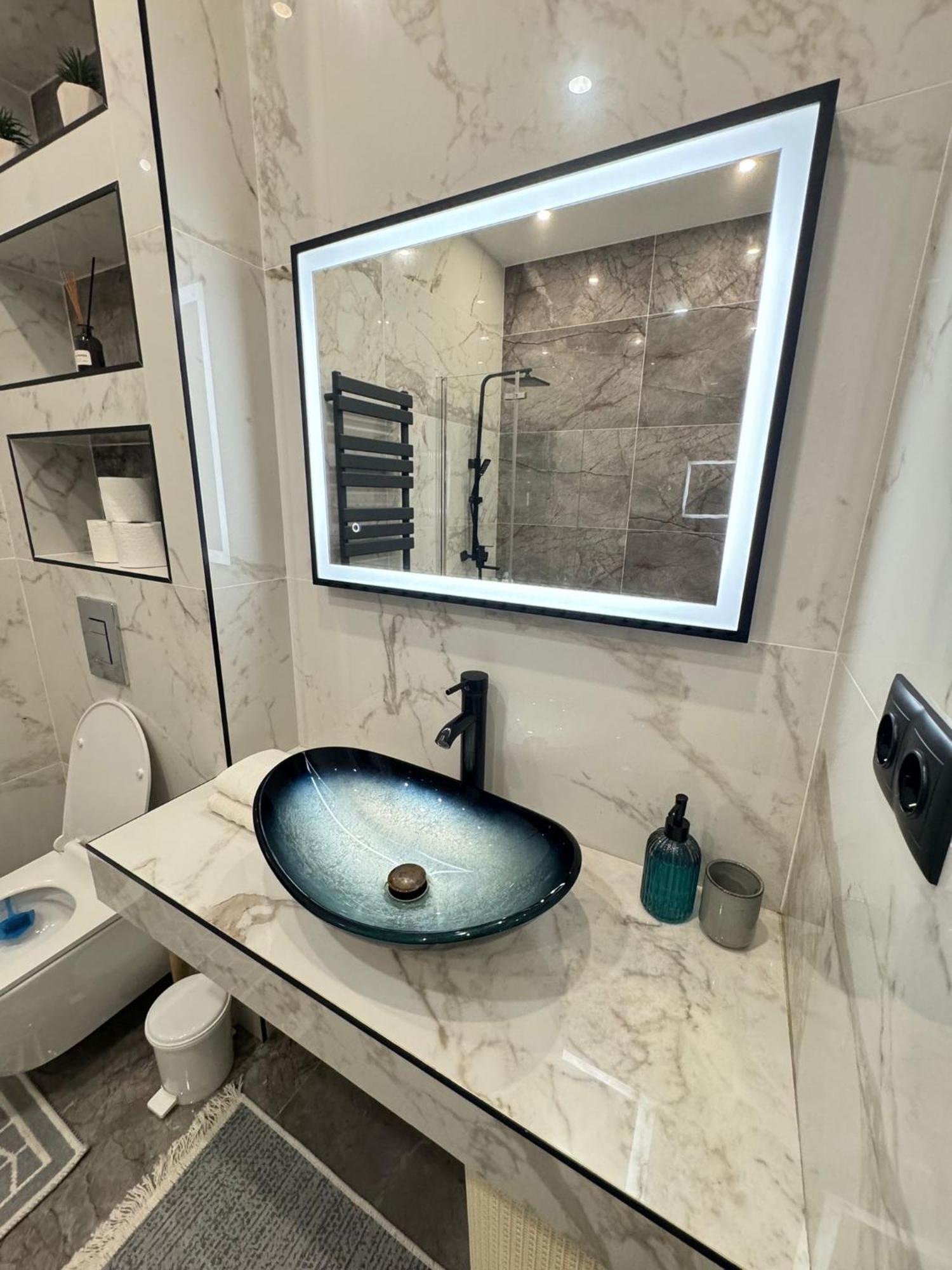 Two Bedroom In The Center, With Parking, Address Avram Iancu 32 Chişinău