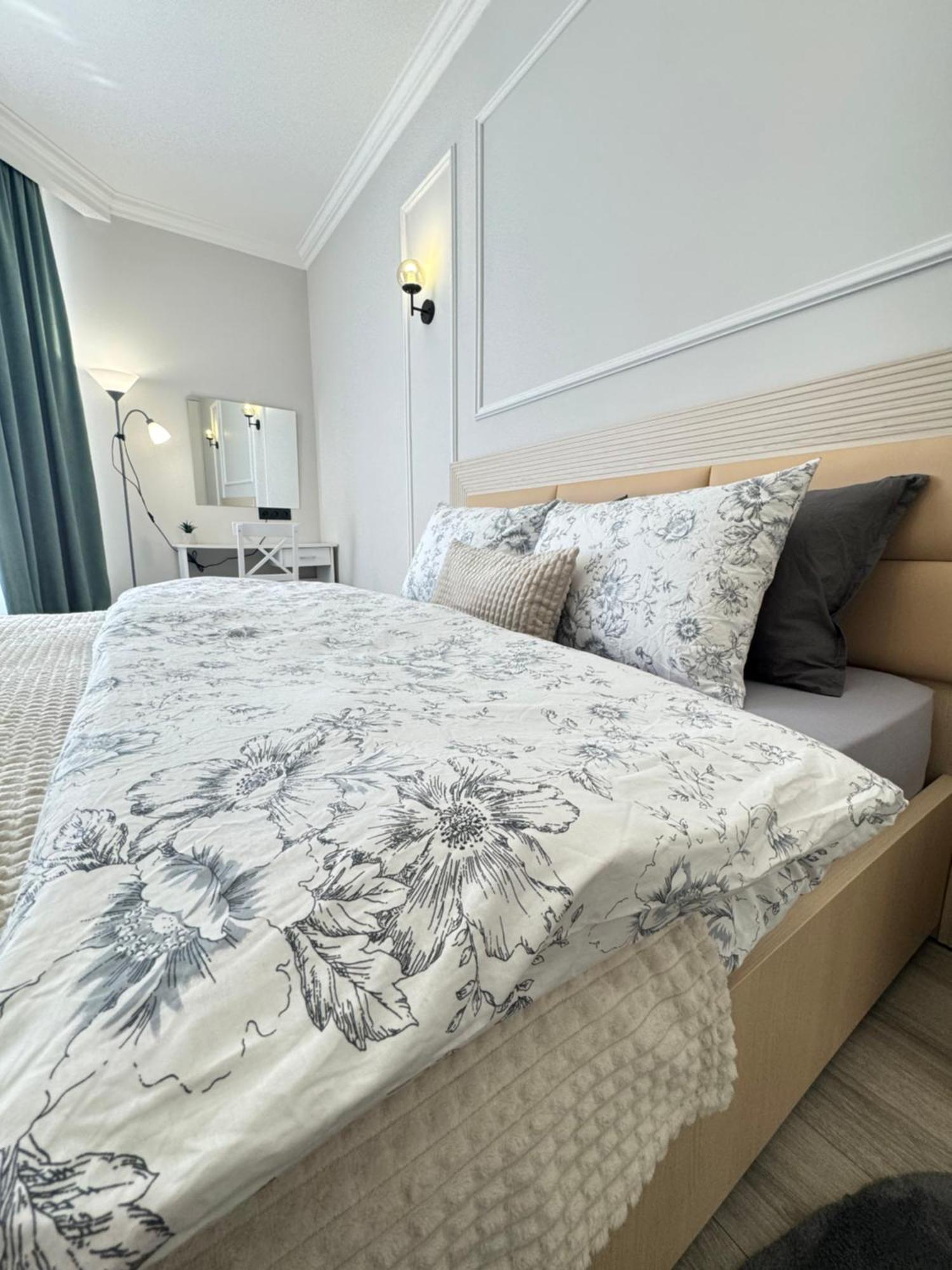 Two Bedroom In The Center, With Parking, Address Avram Iancu 32 Chişinău