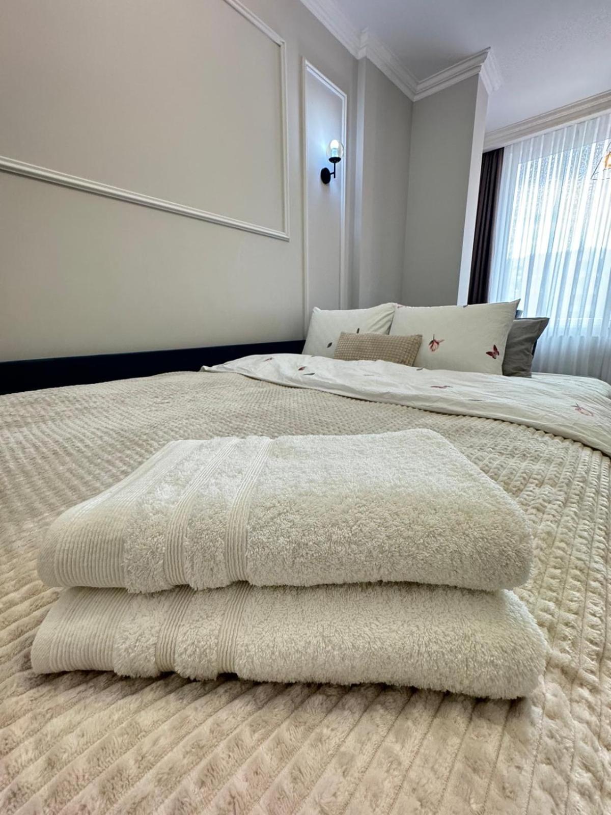 Two Bedroom In The Center, With Parking, Address Avram Iancu 32 * Chişinău