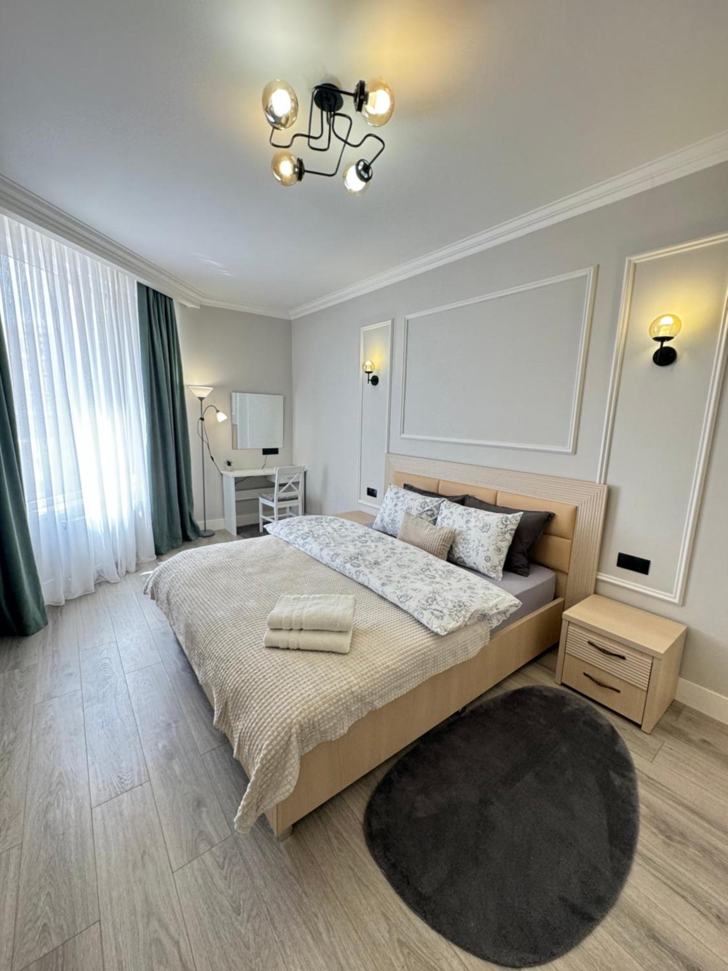 Two Bedroom In The Center, With Parking, Address Avram Iancu 32 *