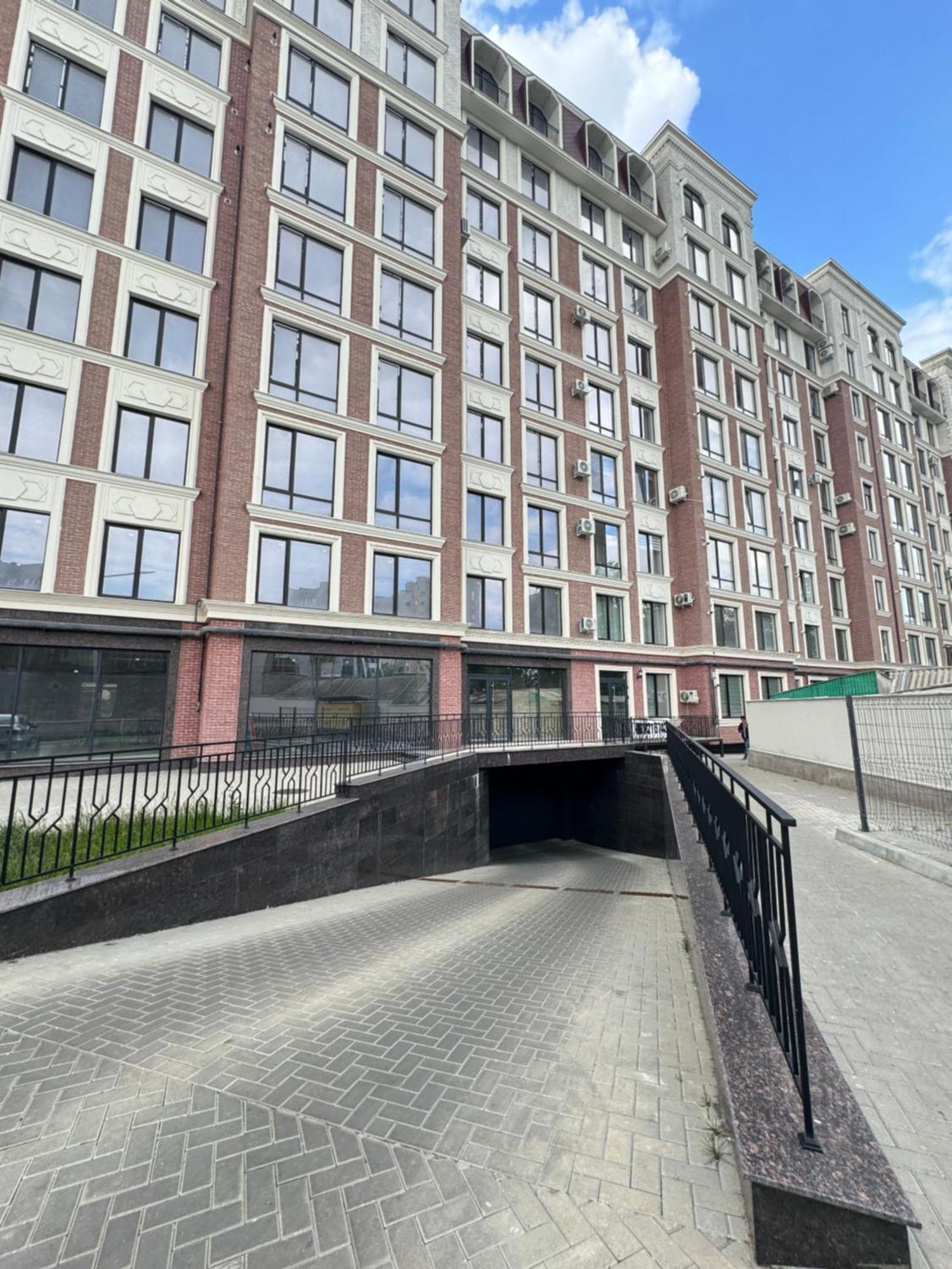 Appartement Two Bedroom In The Center, With Parking, Address Avram Iancu 32 Chişinău