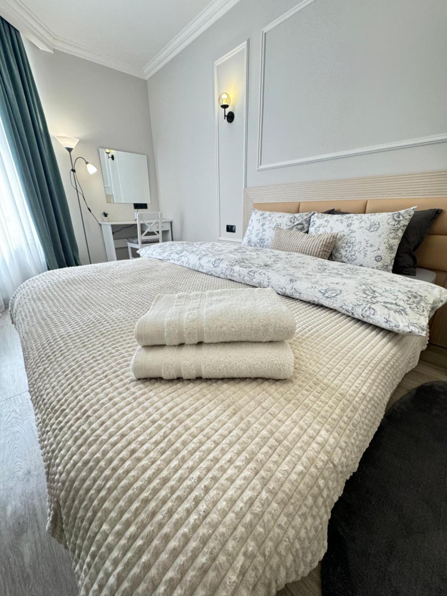 Two Bedroom In The Center, With Parking, Address Avram Iancu 32 Chişinău