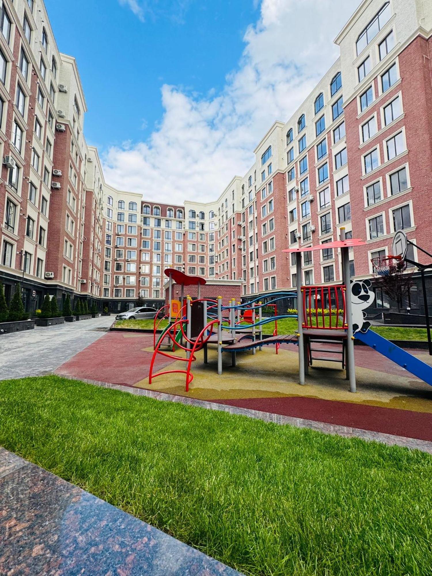Two Bedroom In The Center, With Parking, Address Avram Iancu 32 Chişinău