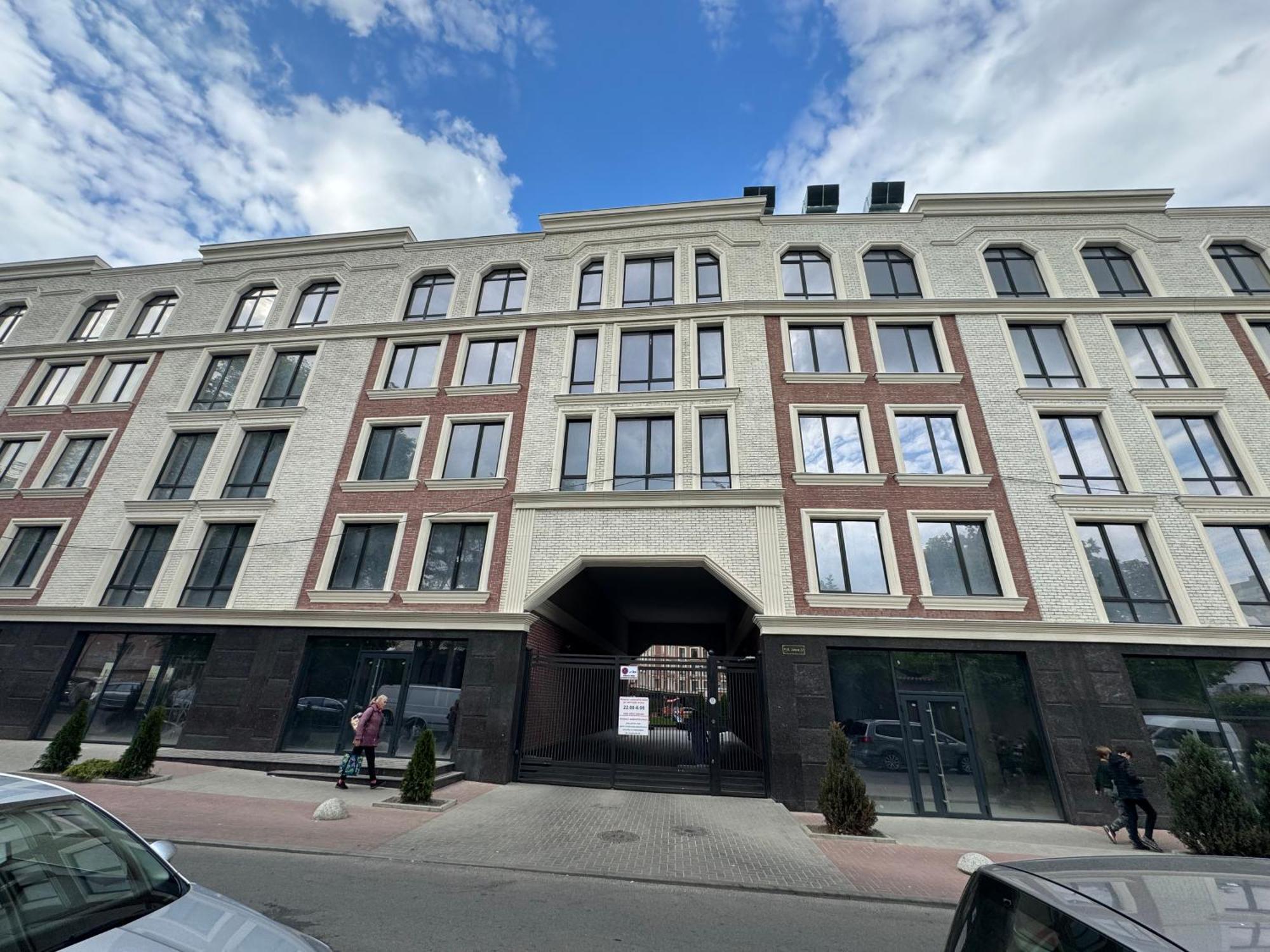 Two Bedroom In The Center, With Parking, Address Avram Iancu 32