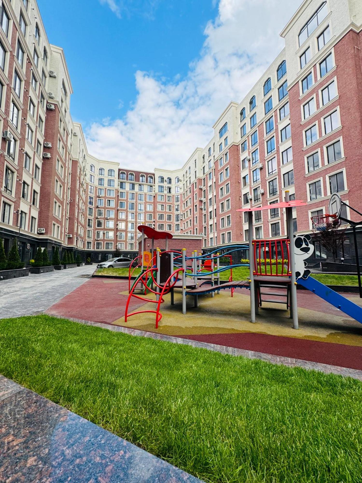 Two Bedroom In The Center, With Parking, Address Avram Iancu 32 Chişinău