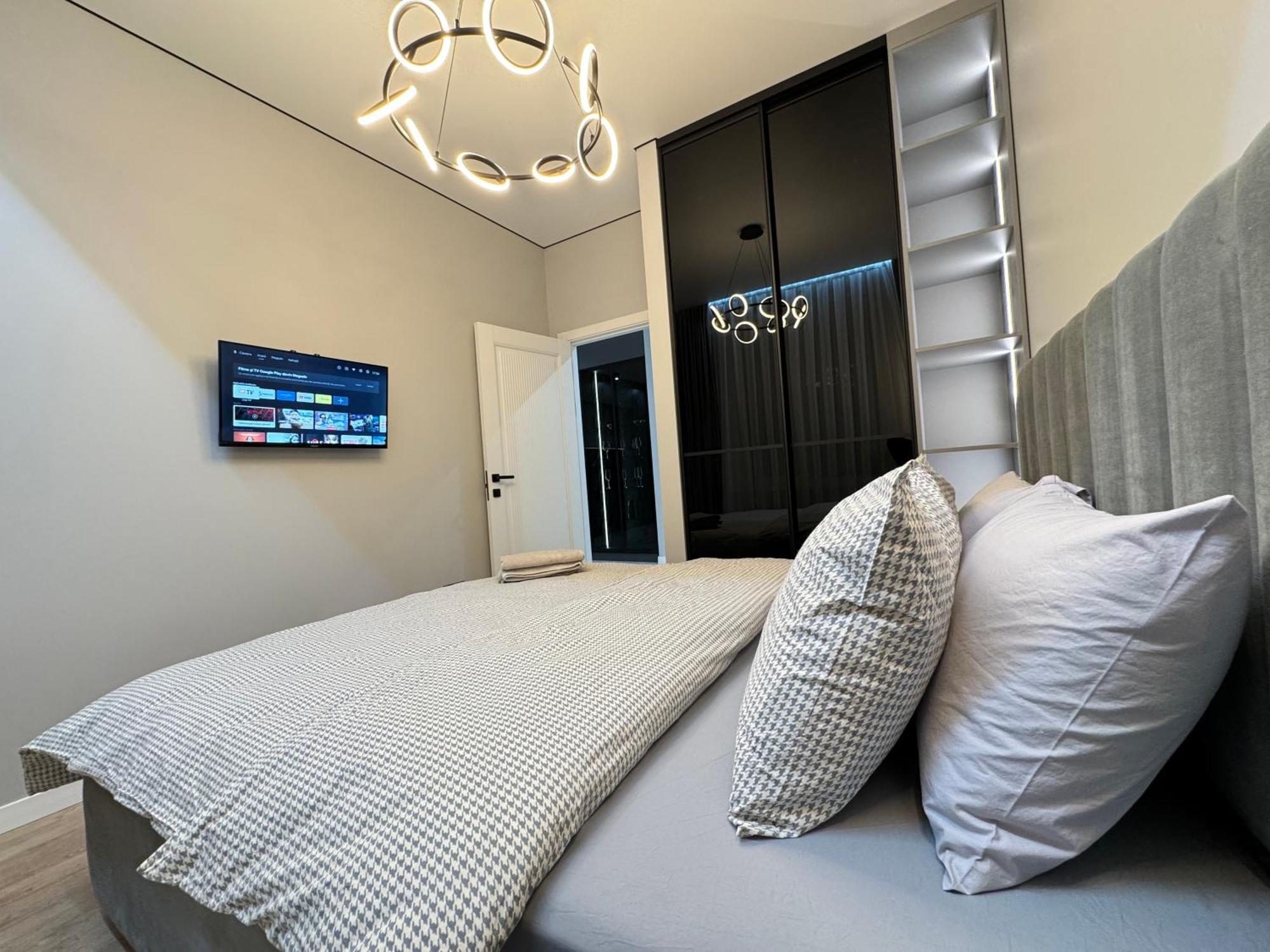 Two Bedroom In The Center, With Parking, Address Avram Iancu 32 *