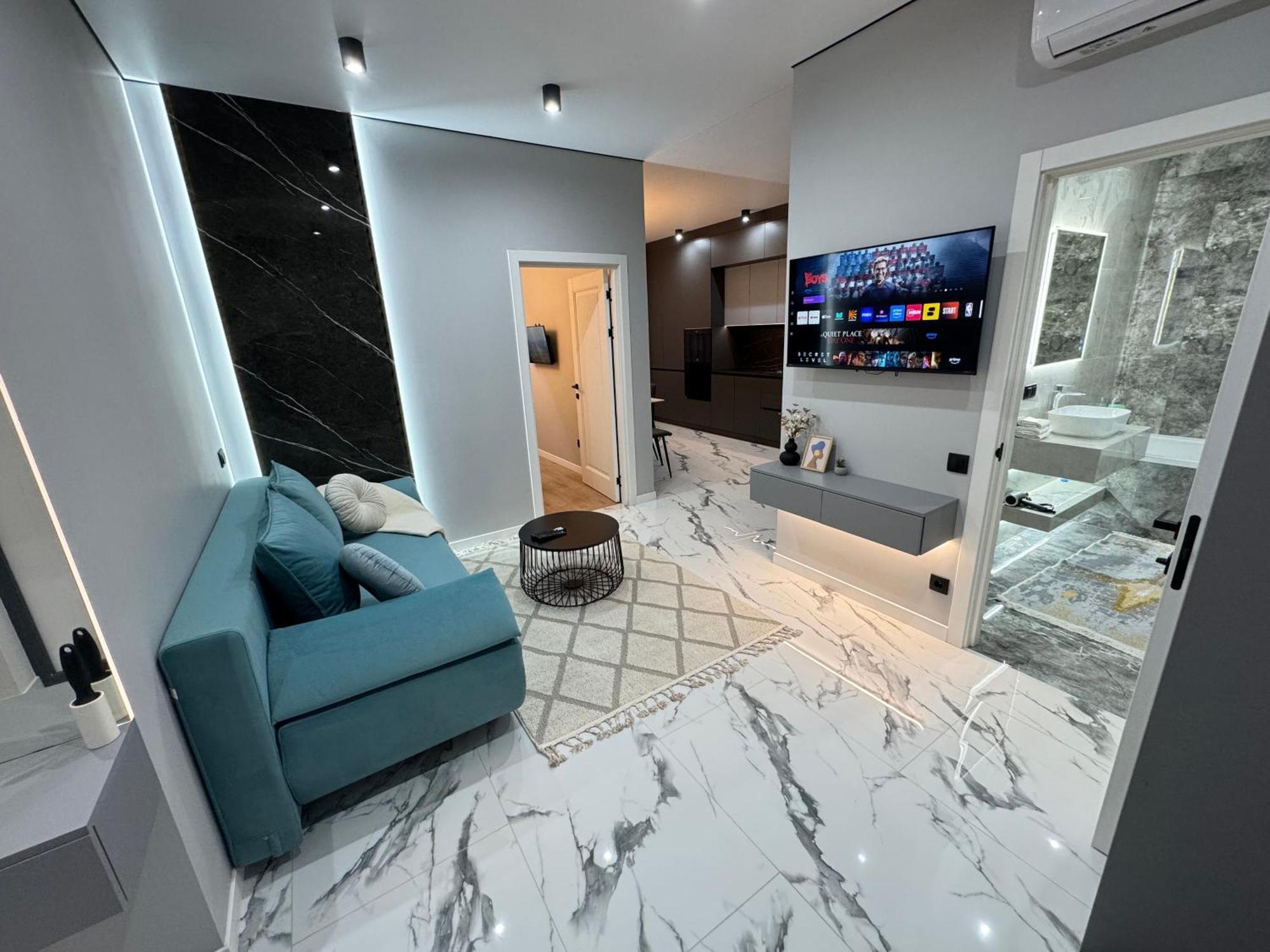 Two Bedroom In The Center, With Parking, Address Avram Iancu 32