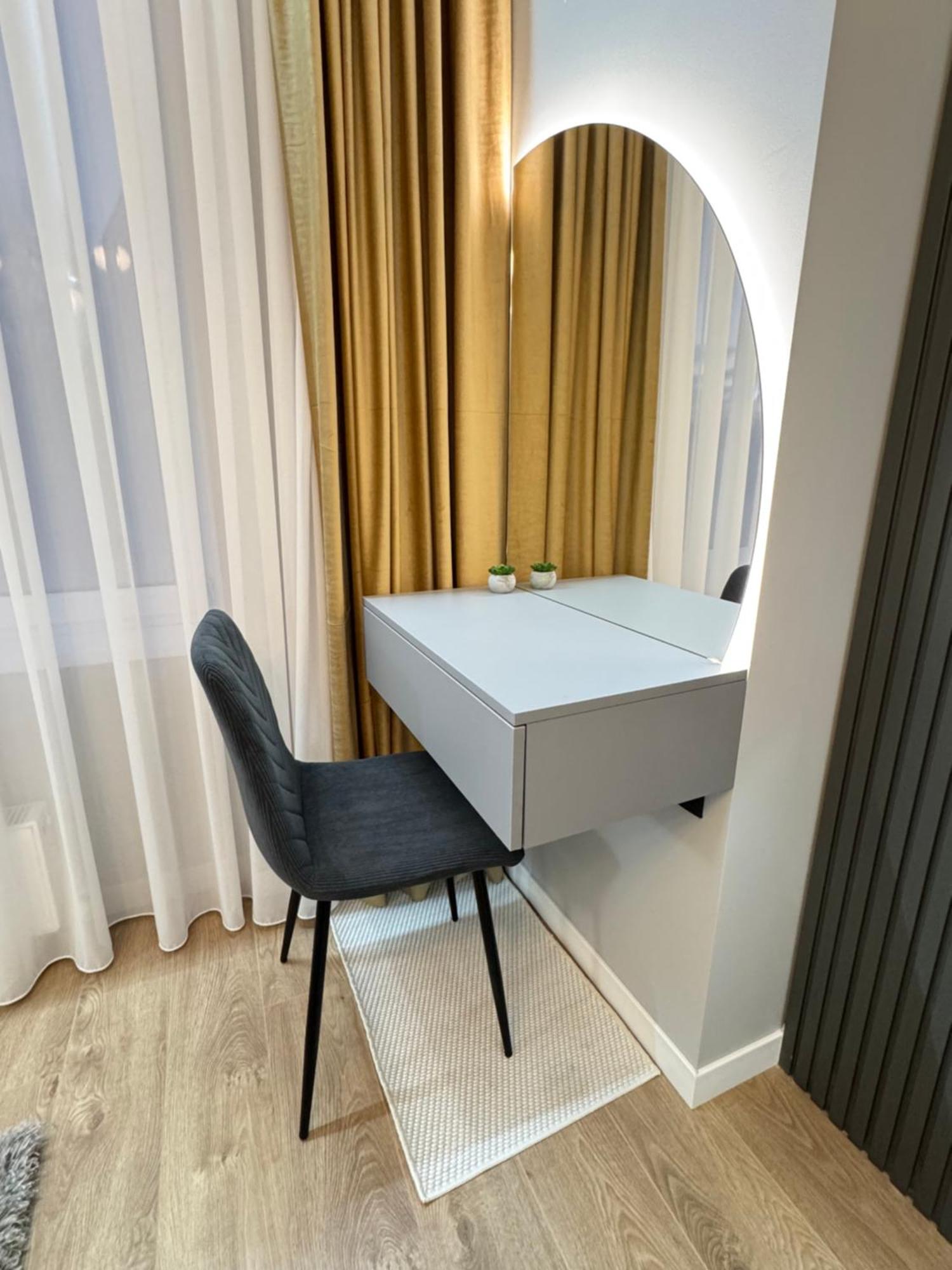 Two Bedroom In The Center, With Parking, Address Avram Iancu 32 * Chişinău