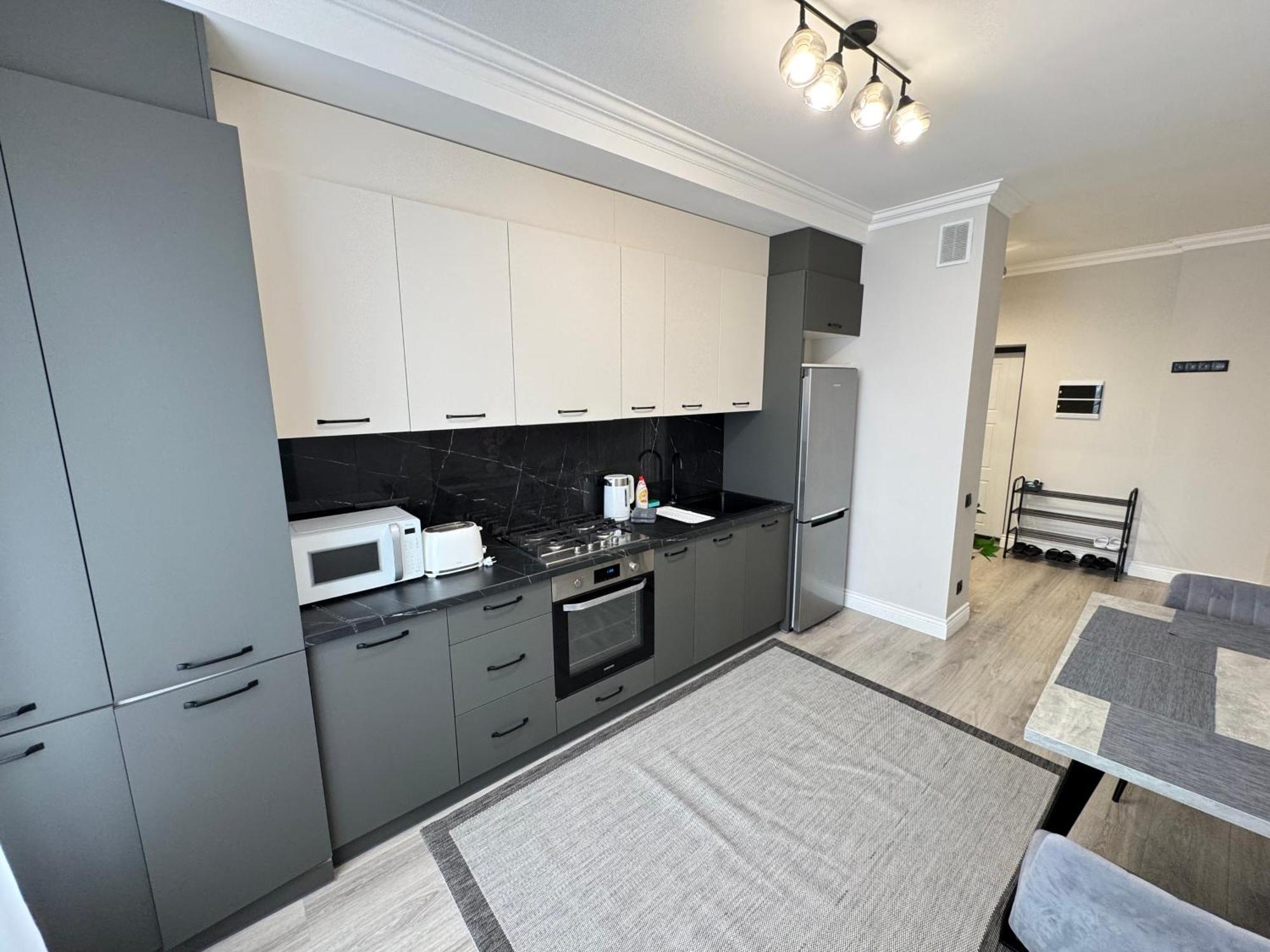 Two Bedroom In The Center, With Parking, Address Avram Iancu 32 * Chisinau