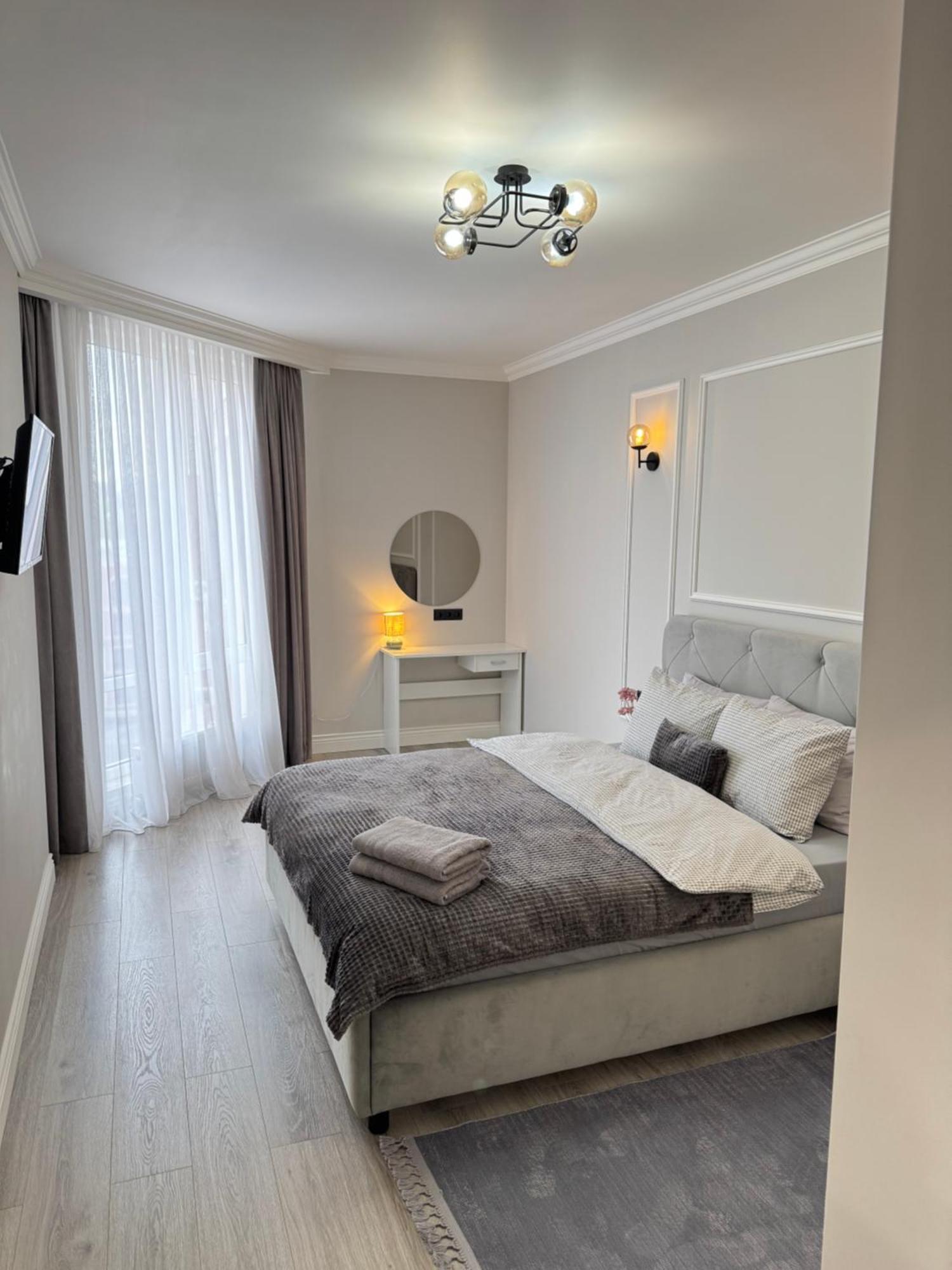 Two Bedroom In The Center, With Parking, Address Avram Iancu 32 Apartament