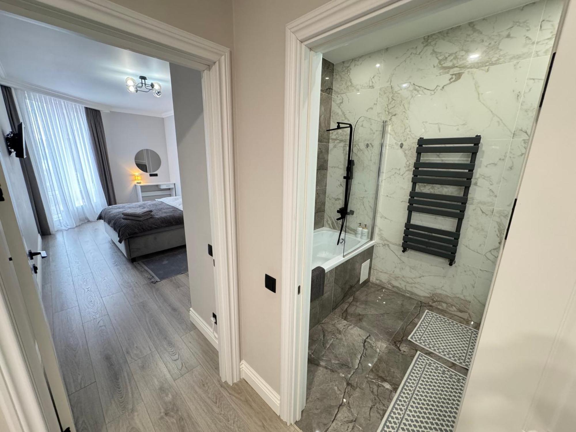Two Bedroom In The Center, With Parking, Address Avram Iancu 32 Apartament *