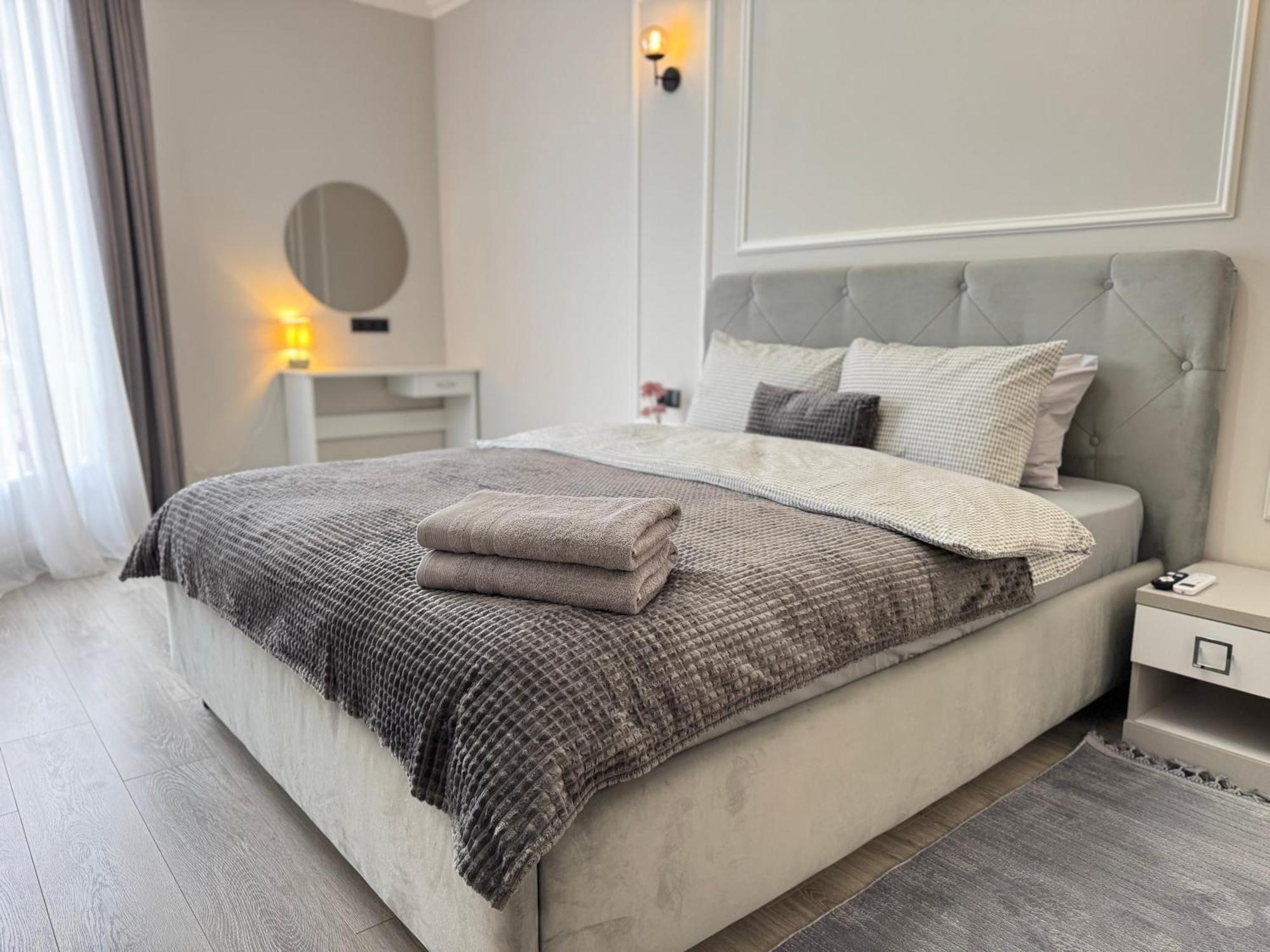 Two Bedroom In The Center, With Parking, Address Avram Iancu 32 *