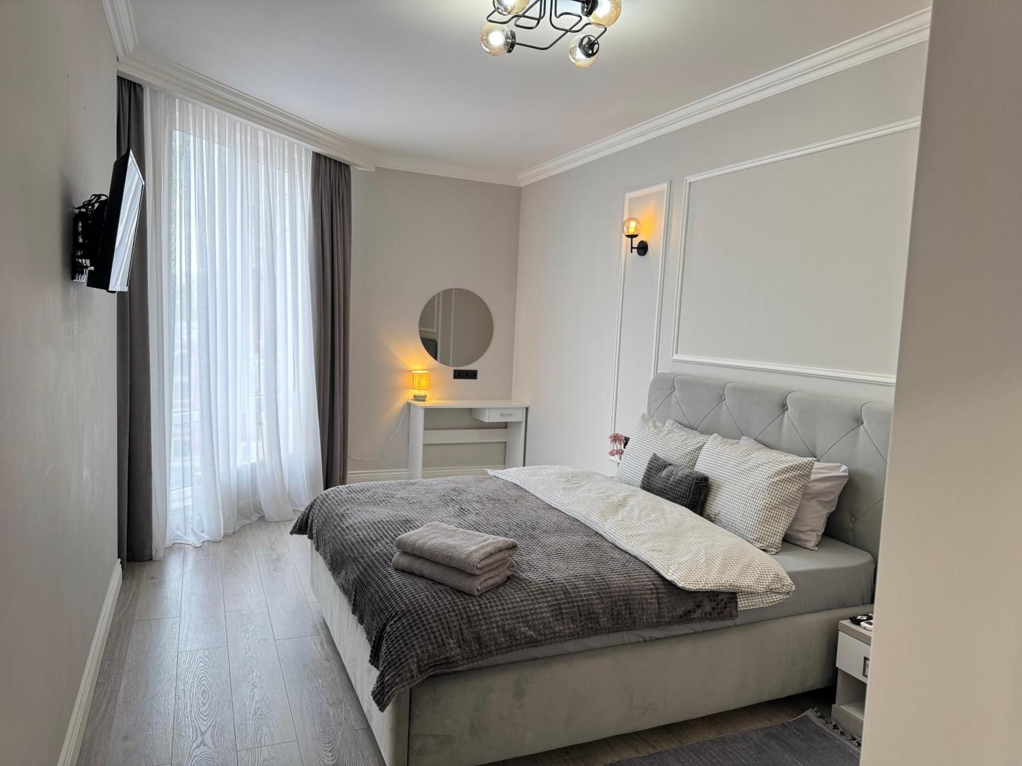 Two Bedroom In The Center, With Parking, Address Avram Iancu 32